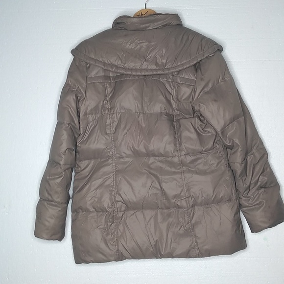 Women's Large DKNY Down Filled Quilted Puffer Coat. Full zip with snap button. - Picture 3 of 9